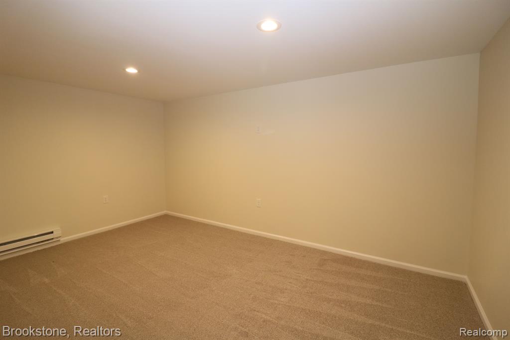 395 GENEVA Court, Howell, MI 48855 — Photo 29