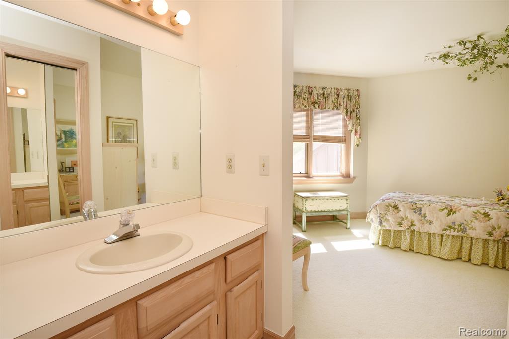 37738 AMBER Drive, Farmington Hills, MI 48331 — Photo 28