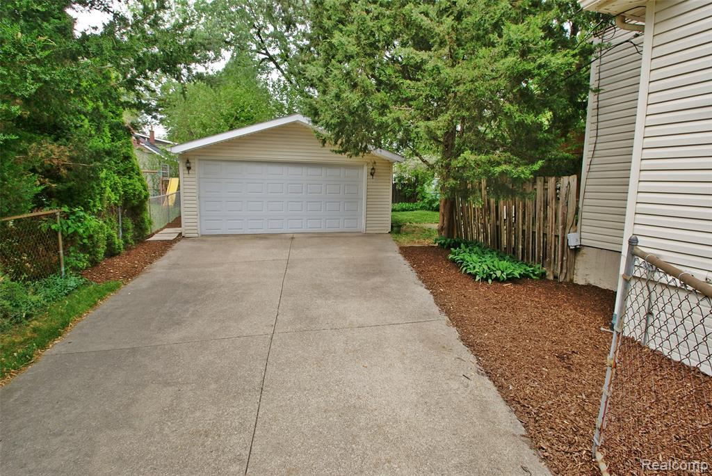 413 E 7TH Street, Royal Oak, MI 48067 — Photo 18