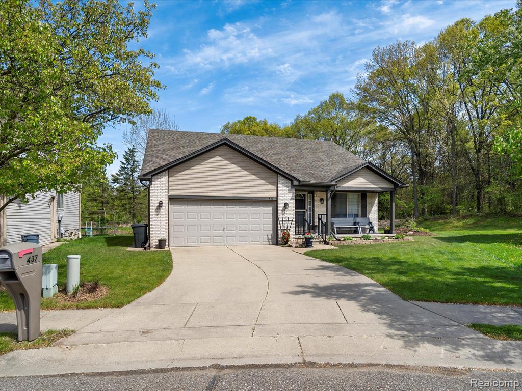 437 CONVERSE, Lake Orion, MI 48362 — Photo 2