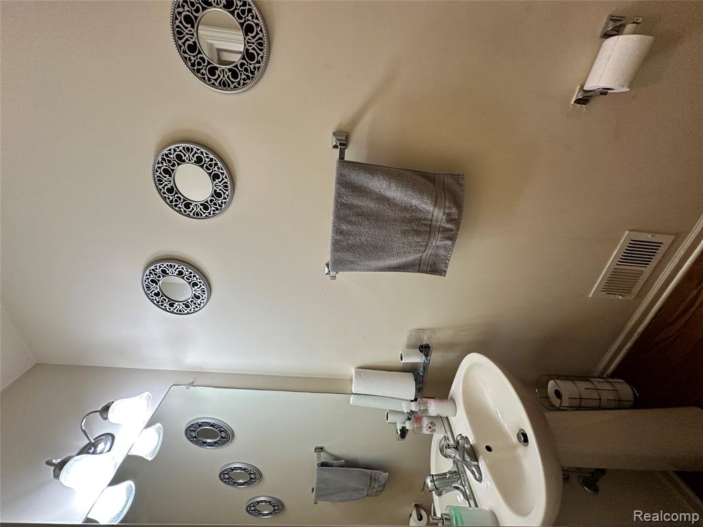 7383 Tottenham, Utica, MI 48317 — Photo 34