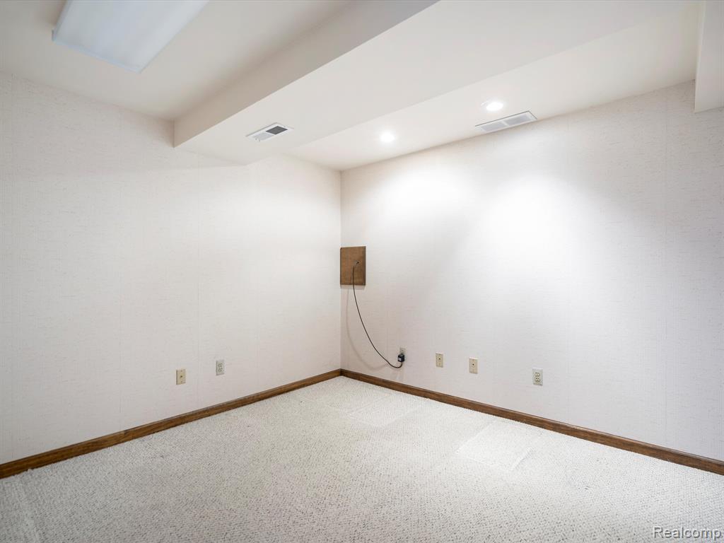 4738 MULBERRY WOODS Circle, Ann Arbor, MI 48105 — Photo 26