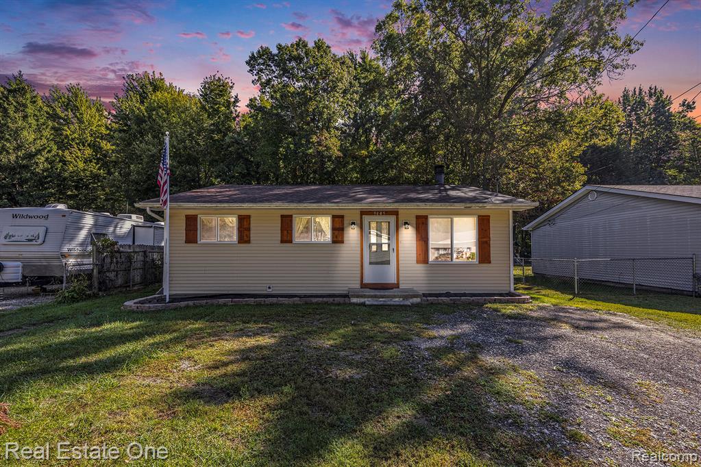 9445 Lakepointe Boulevard, Clay, MI 48001 — Photo 2