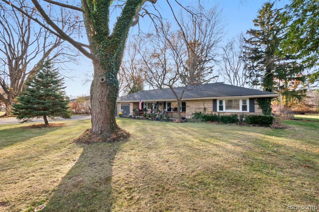 6736 Lakeshore Road, Lexington, MI 48450 — Photo 2