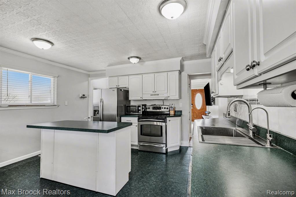 8451 Doncaster Drive, Sterling Heights, MI 48312 — Photo 5
