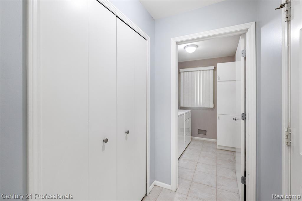 4136 Oakland Ridge Drive, Lake Orion, MI — Photo 40