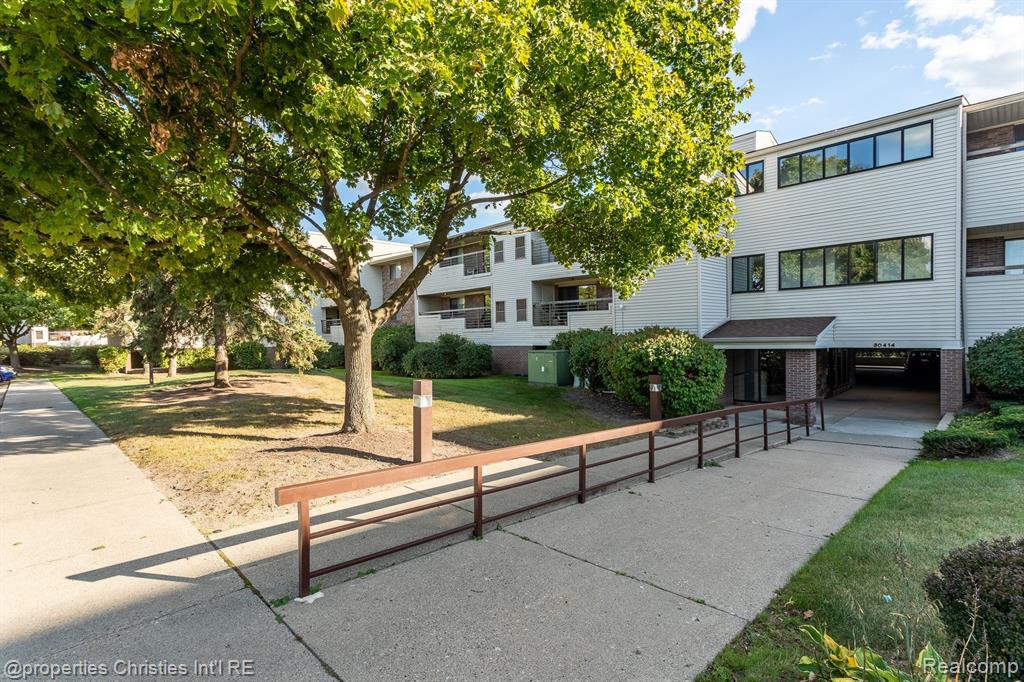 <p>Featured Listings&nbsp;</p>