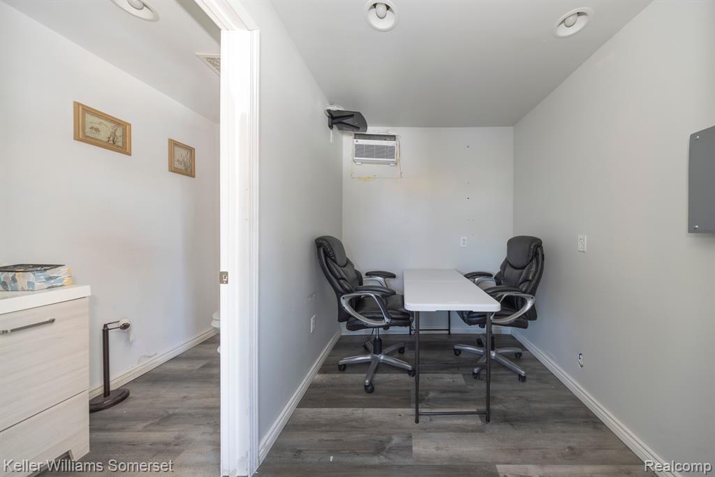 10333 GRATIOT Avenue, Detroit, MI 48213 — Photo 11