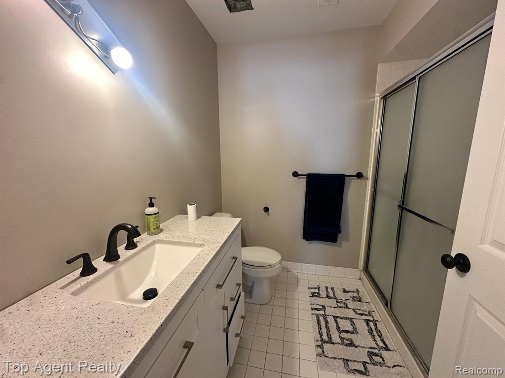 5844 PINE AIRES Drive, Sterling Heights, MI 48314 — Photo 18