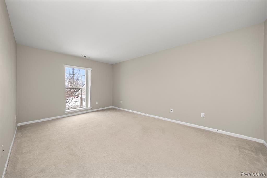 28260 OAKMONTE Circle E, New Hudson, MI 48165 — Photo 25
