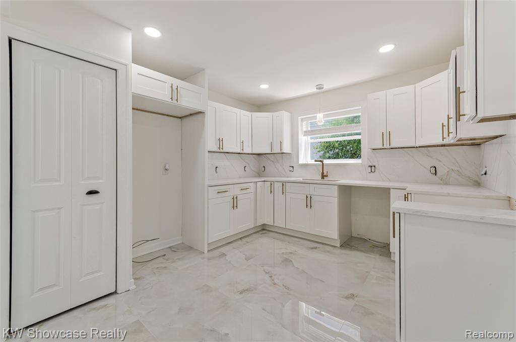 4392 CASS ELIZABETH Road, Waterford, MI 48328 — Photo 17