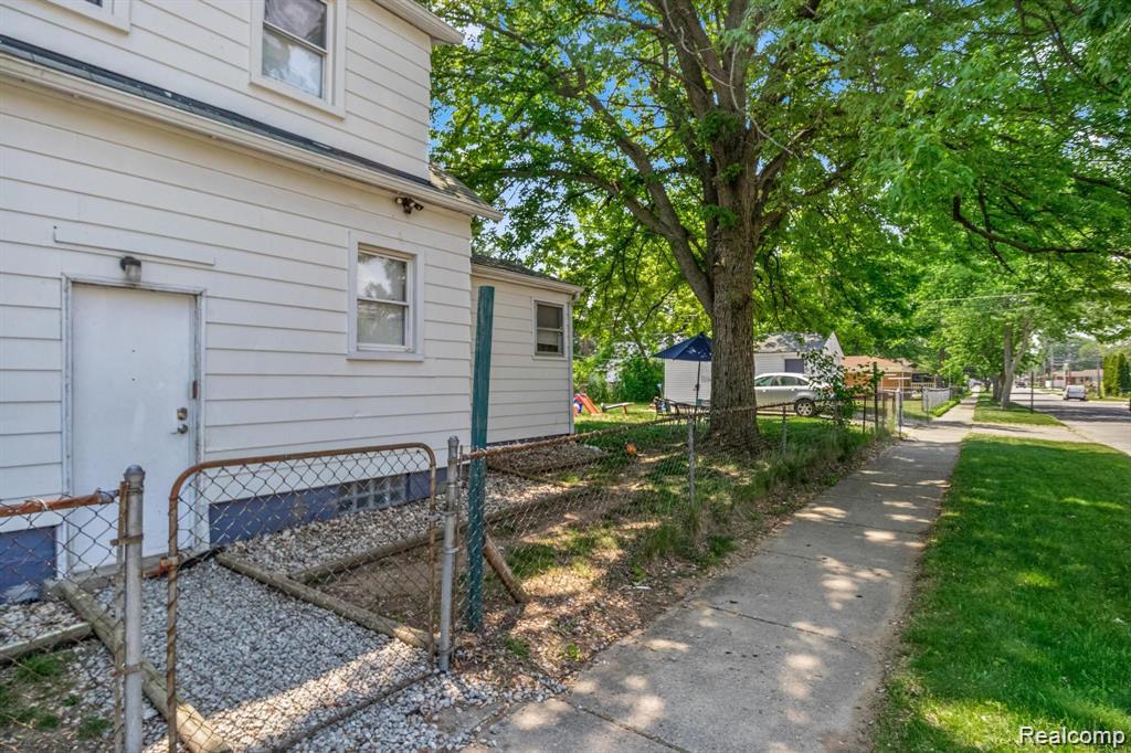 6763 N Gulley Road, Dearborn Heights, MI 48127 — Photo 27