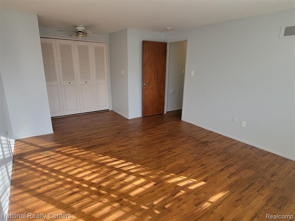 8296 KARAM BLVD, Warren, MI 48093 — Photo 15