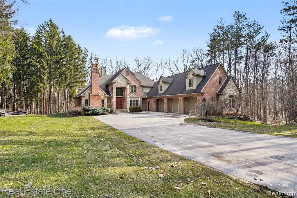 12901 Sleigh Trail, Milford, MI 48380 — Photo 2