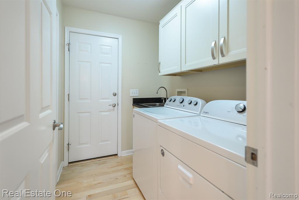 941 PERSIMMON Drive, Brighton, MI 48116 — Photo 19