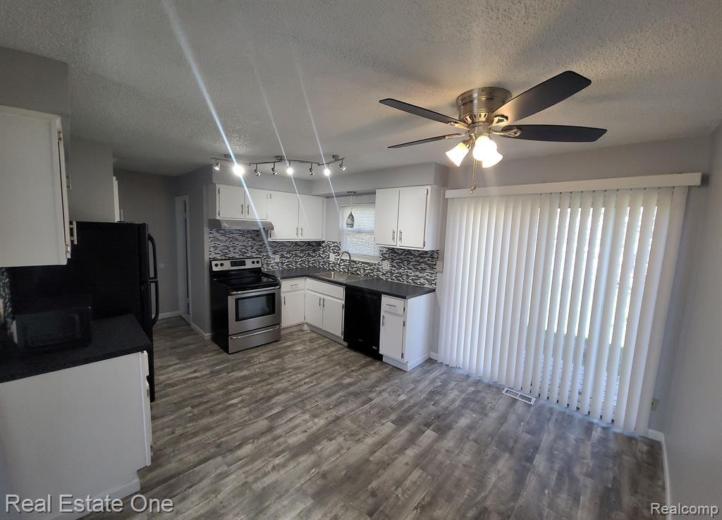42410 BARCHESTER Road, Canton, MI 48187 — Photo 5