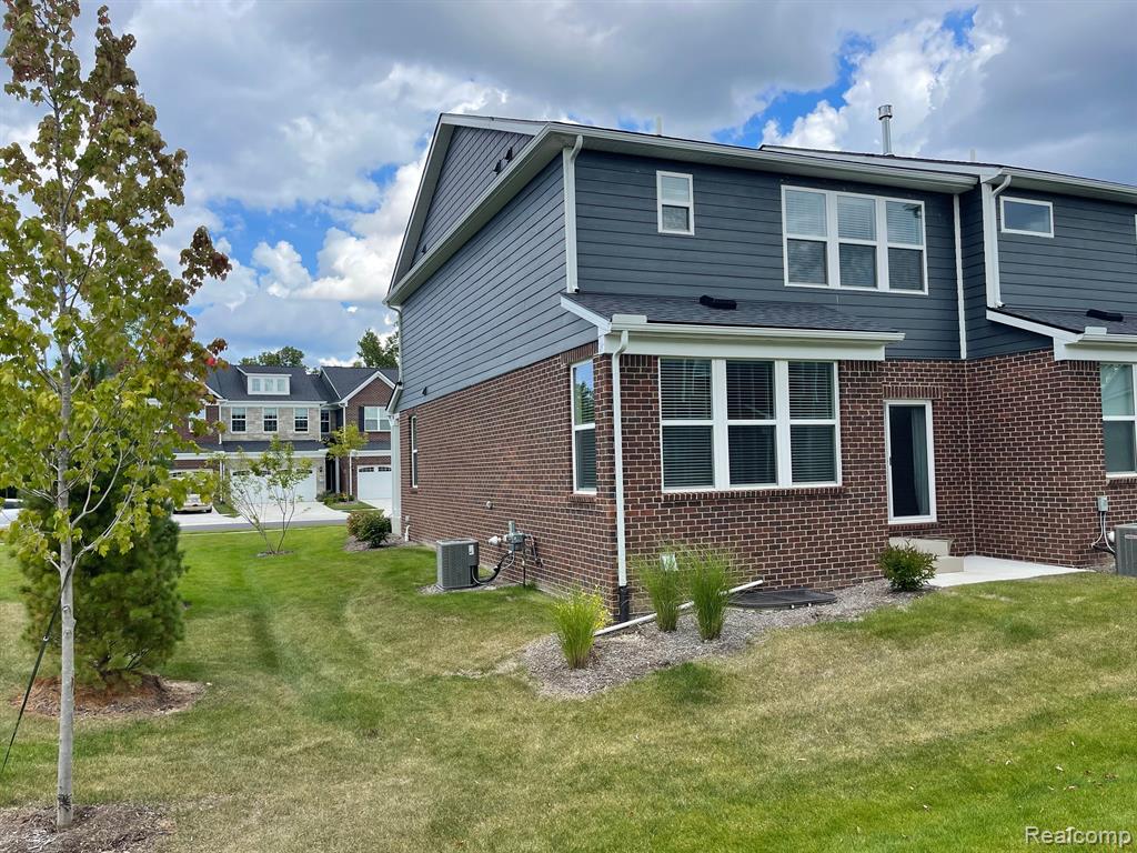43545 PROSPECT, Novi, MI — Photo 2