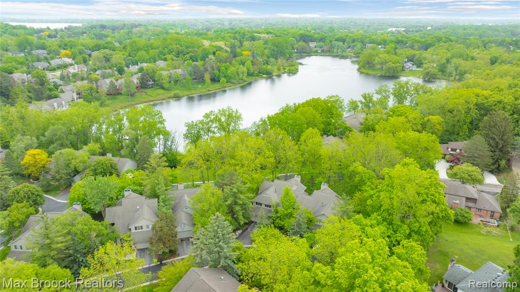 4933 Woodcliff Hill Road N, West Bloomfield, MI 48323 — Photo 45