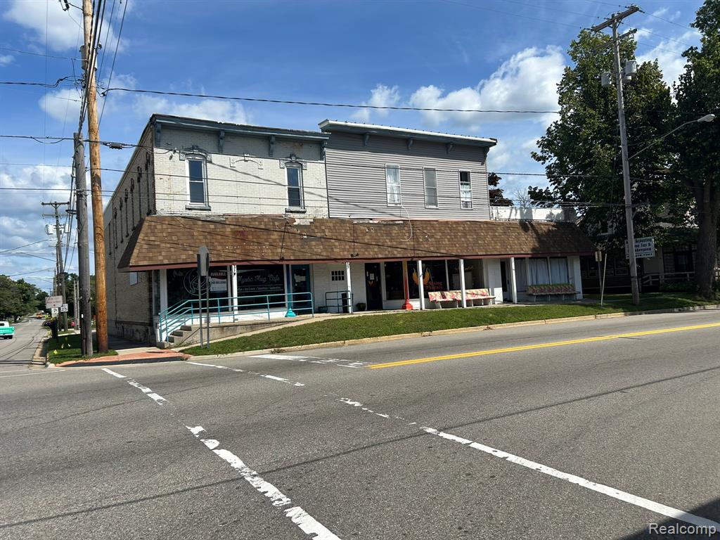 7 E Muskegon Street, Kent City, MI 49330 — front exterior