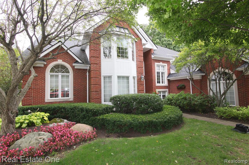 3991 Oakfield Court, Shelby Twp, MI 48316 — front exterior