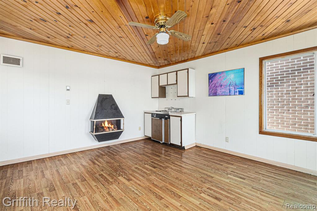 8570 Riverside Drive, Brighton, MI 48116 — Photo 24