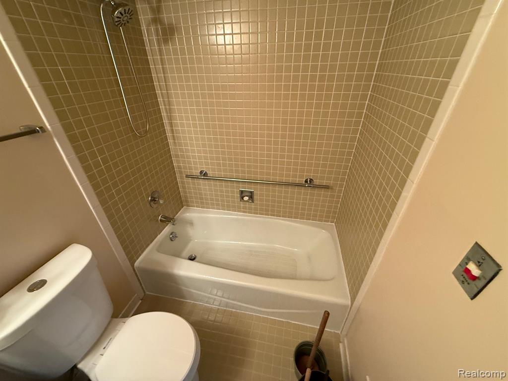 11 KIMBERLY Lane, 54, Dearborn, MI 48120 — Photo 44