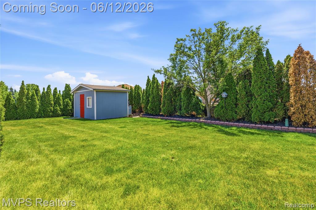 21618 Sue Ellen Drive, Macomb, MI 48044 — Photo 22