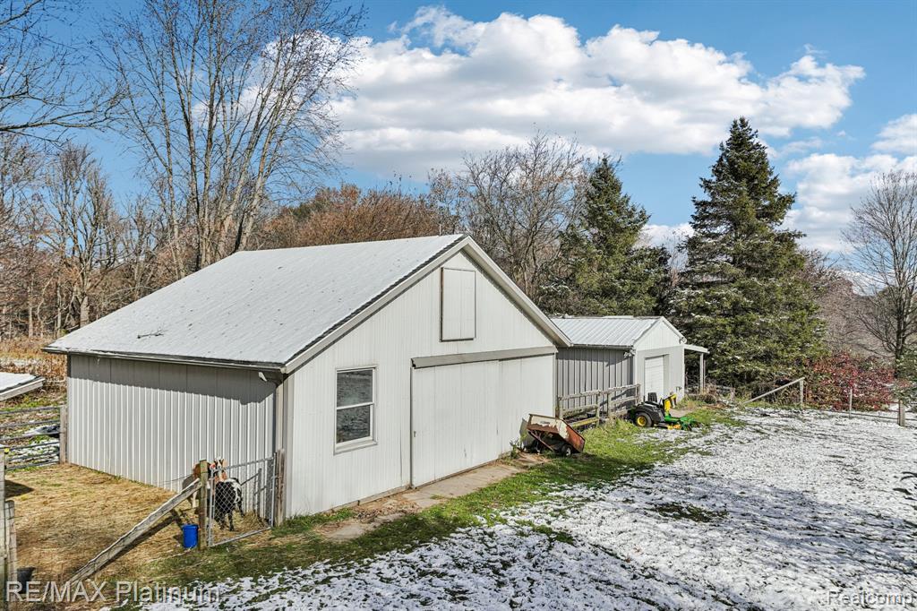 8566 Meyers Lane, Pinckney, MI 48169 — Photo 35