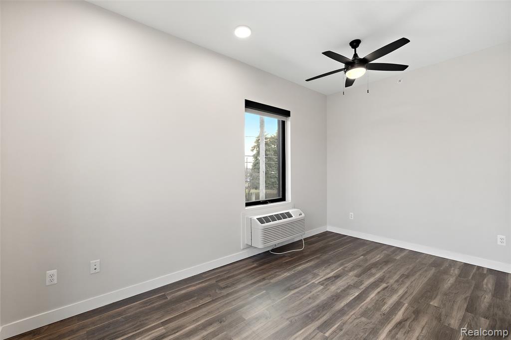 7631 E Lafayette, Detroit, MI 48214 — Photo 12