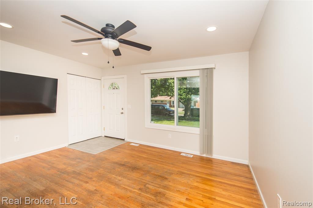 5103 Ridgetop Drive, Waterford, MI 48327 — Photo 5