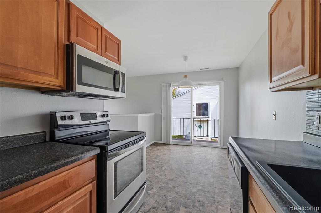 42564 Saratoga Road, 31, Canton, MI 48187 — Photo 16