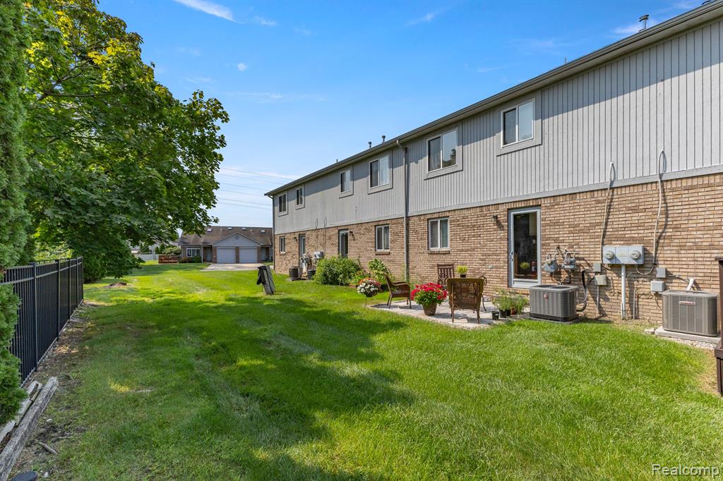 23272 STOFLET Lane, Trenton, MI 48183 — Photo 36