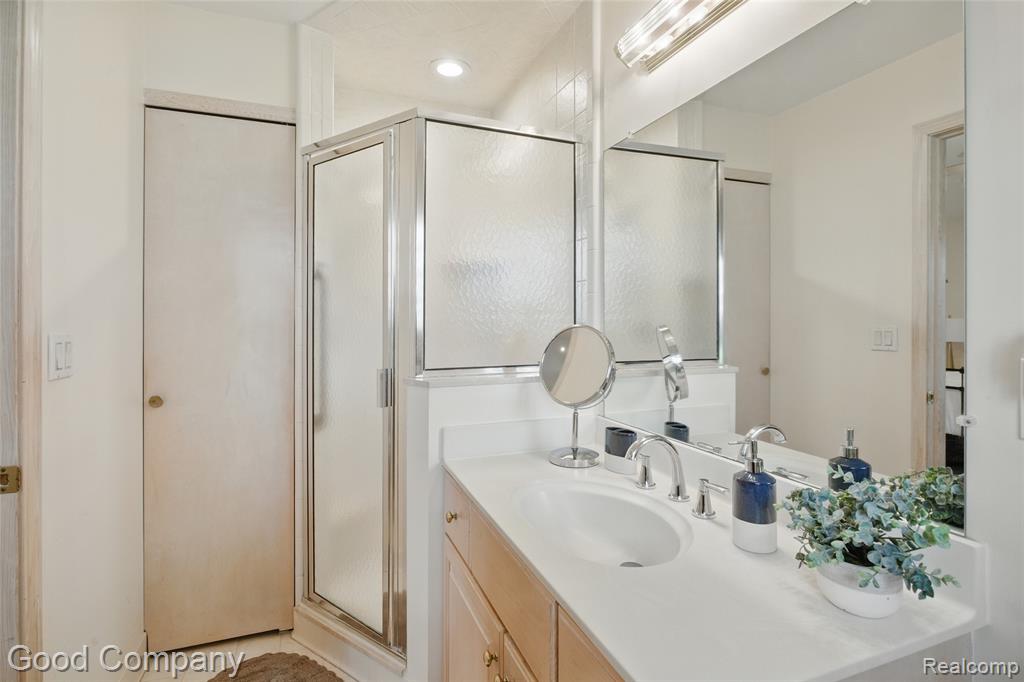 51414 Pinewood Drive, Macomb, MI 48042 — Photo 32