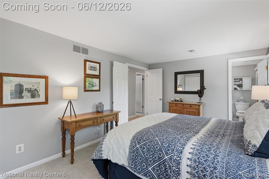 46490 Rockledge Drive, Plymouth, MI 48170 — Photo 32