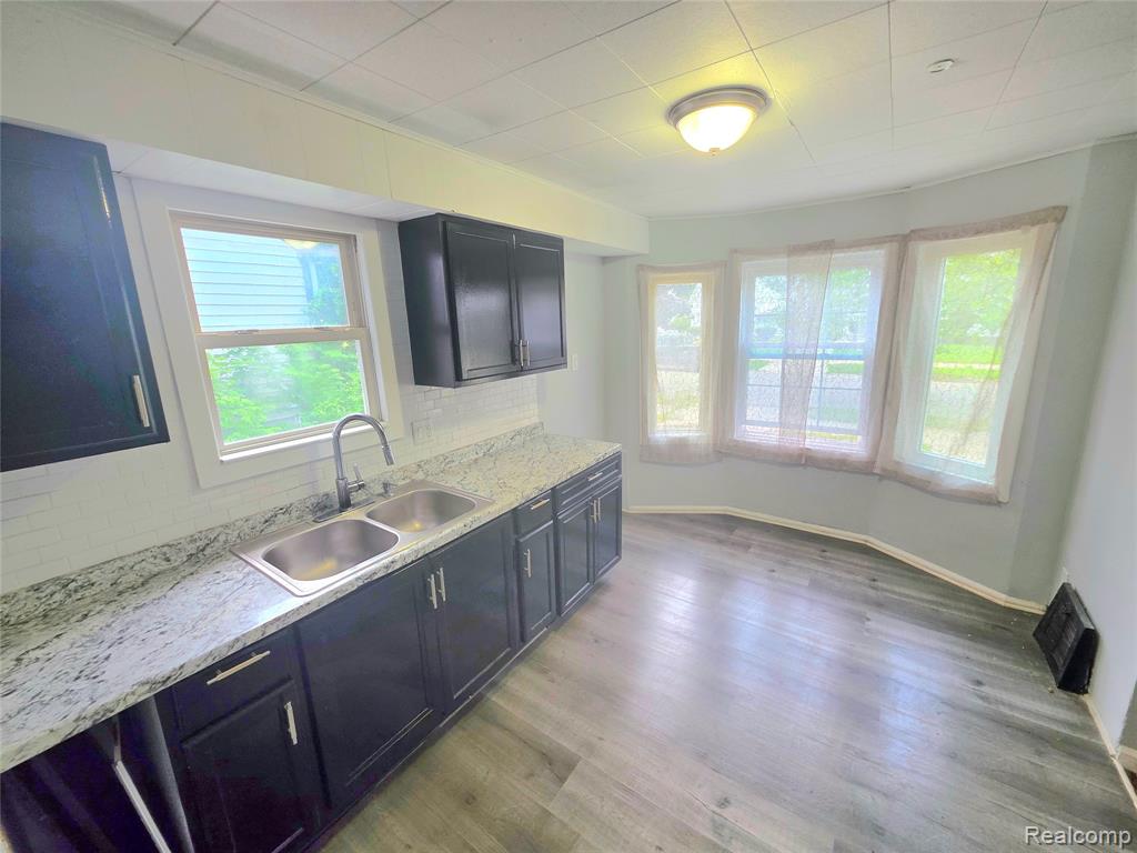 9560 Plainview Avenue, Detroit, MI 48228 — Photo 4
