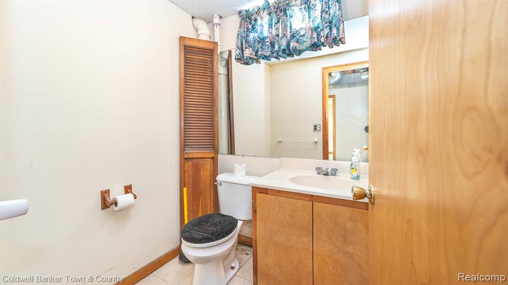 5427 OAK GROVE Road, Howell, MI 48855 — Photo 49
