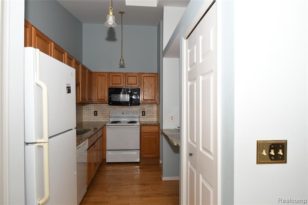 62310 Arlington Circle, 3, South Lyon, MI 48178 — Photo 3