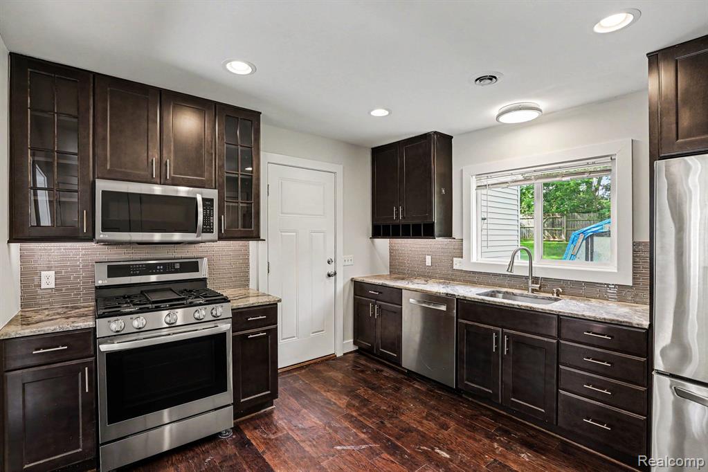 9315 Hillcrest Road, Clarkston, MI 48348 — Photo 8