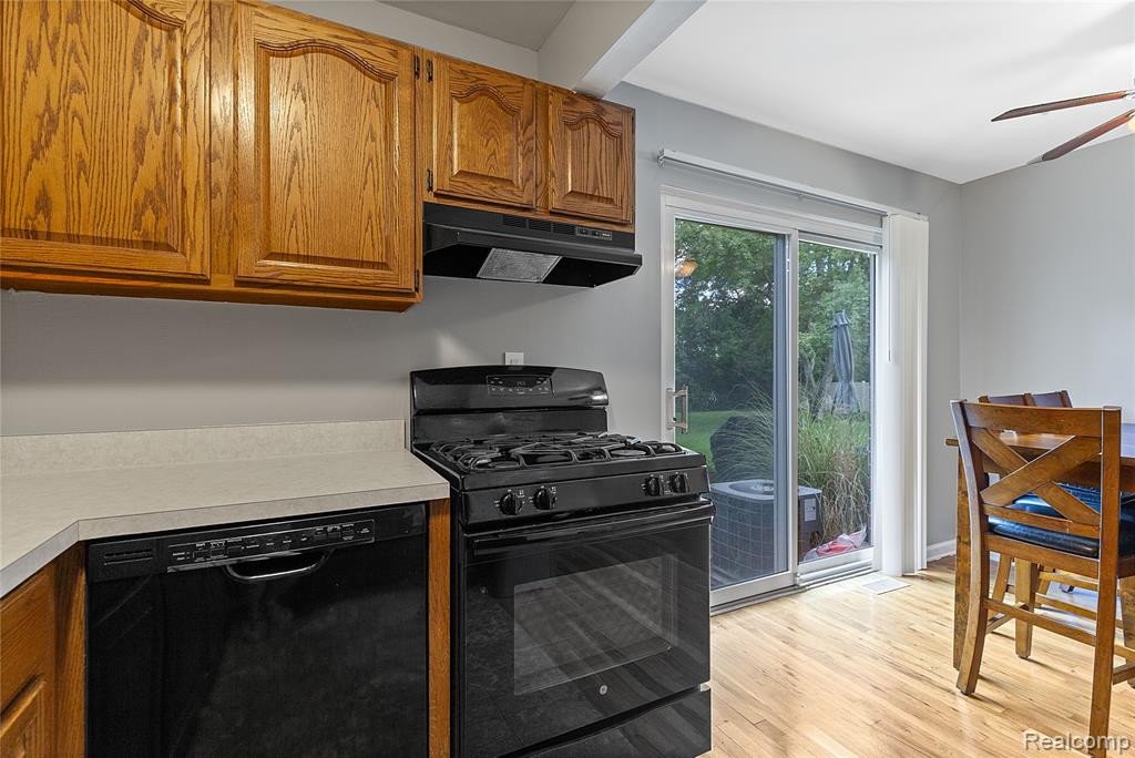 45858 KENSINGTON, Utica, MI 48317 — Photo 7