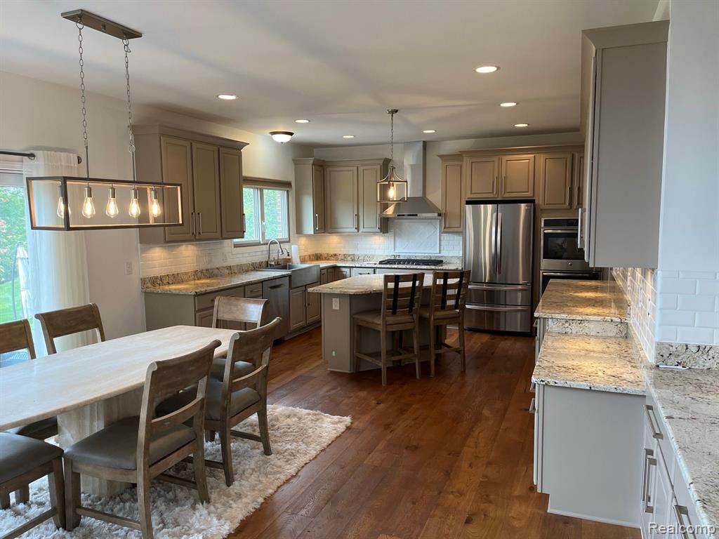 760 PEMBROKE, White Lake, MI — Photo 9