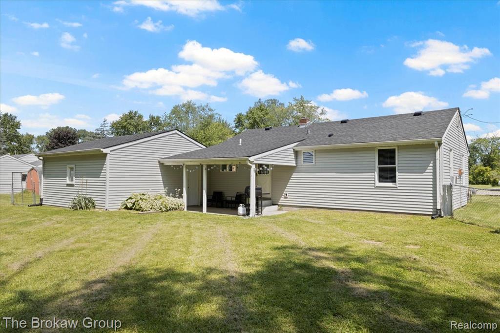 6088 Surrey Lane, Burton, MI 48519 — Photo 24
