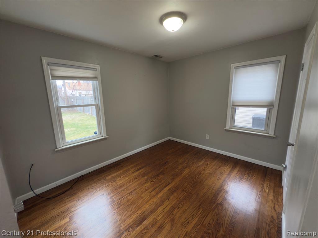 95 E Dallas Avenue, Madison Heights, MI 48071 — Photo 10