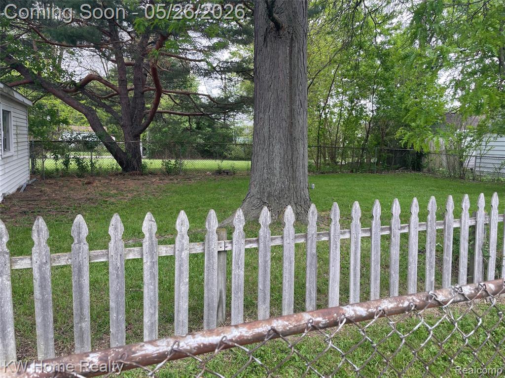 16853 Lincoln Avenue, Eastpointe, MI 48021 — Photo 28