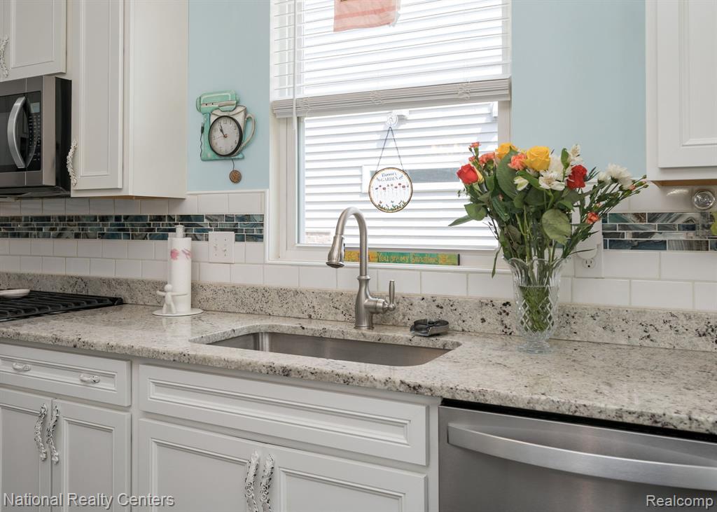 1233 Lark, Lake Orion, MI — Photo 7