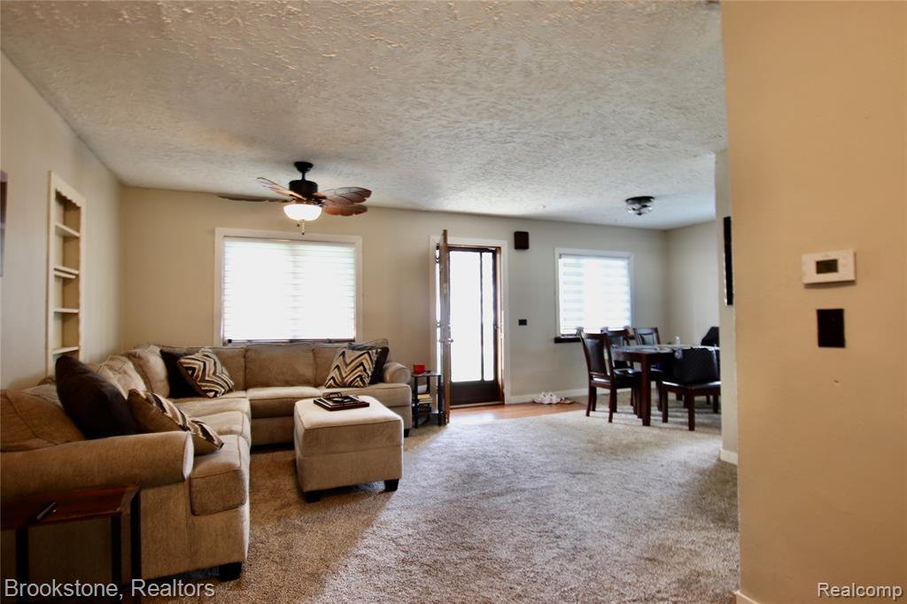 4303 Columbine Avenue, Burton, MI 48529 — Photo 4