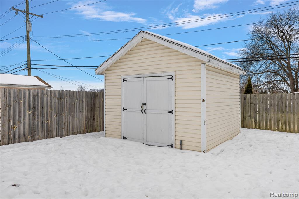 4755 Forest Avenue, Waterford, MI 48328 — Photo 9