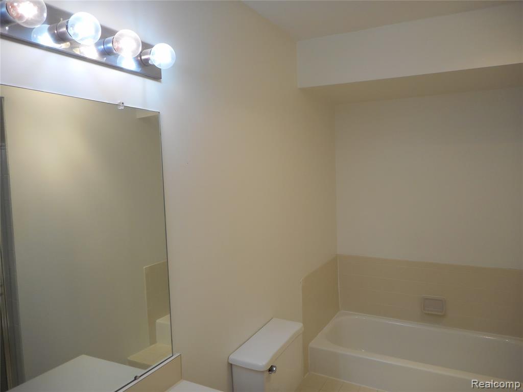 37066 Kirkshire Court, Farmington, MI 48331 — Photo 7