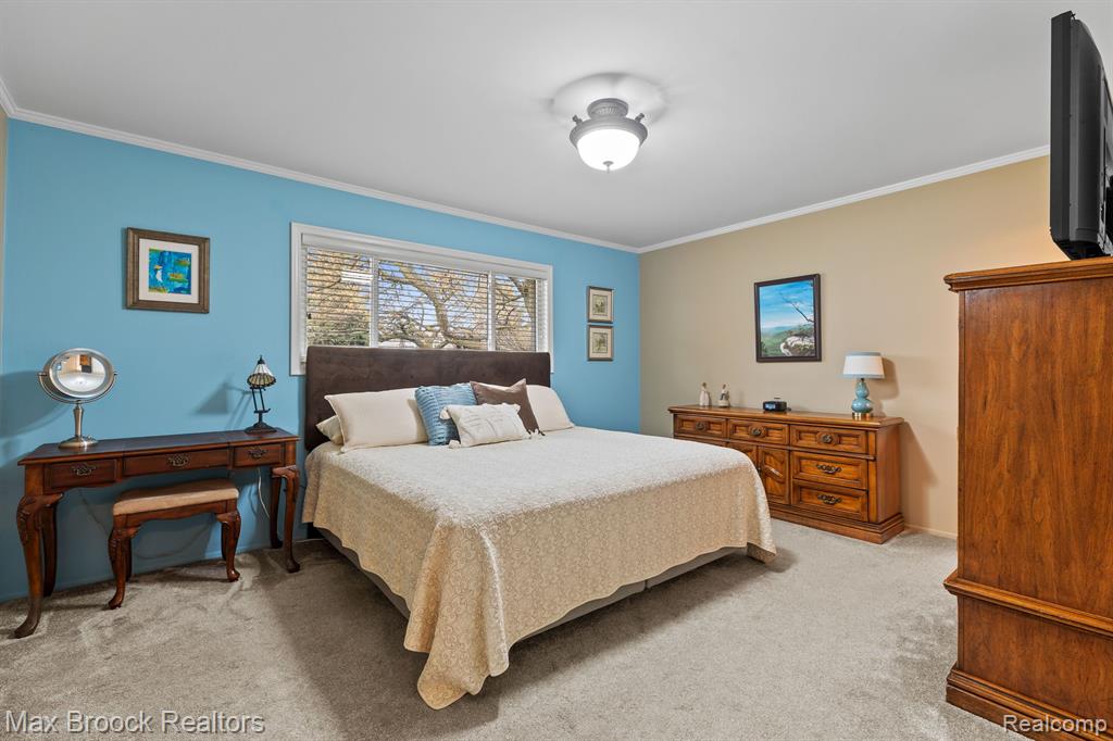 975 HUNTSFORD Drive, Troy, MI 48084 — Photo 14