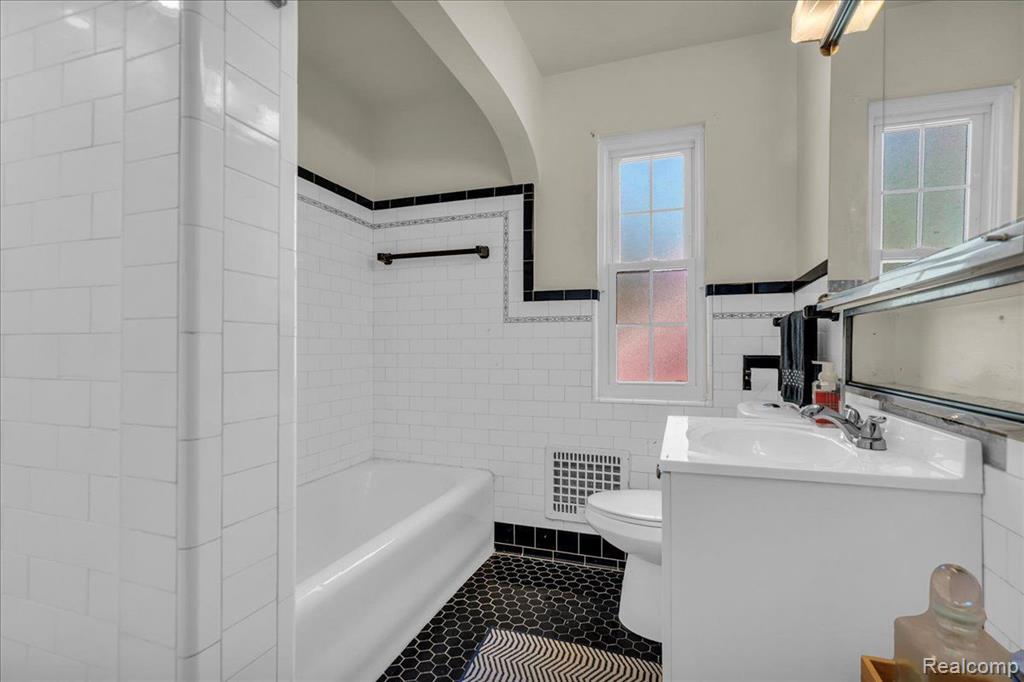5253 GRAYTON Street, Detroit, MI 48224 — Photo 22