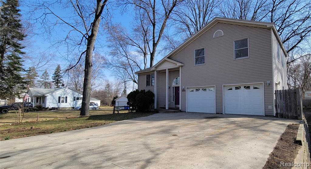 890 Tyrone Avenue, Waterford, MI 48328 — Photo 2